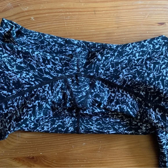 Lululemon leggings Size 8 athleisure athletic - Picture 3 of 5